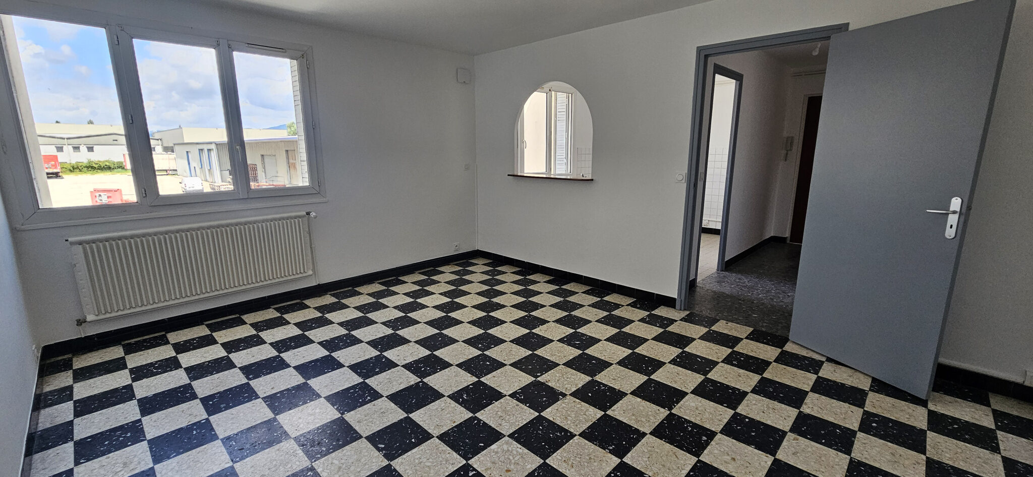A LOUER T3 de 70 m2 au calme avec parking et extérieur