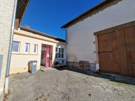 COUBLEVIE, local professionnel