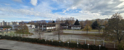 A VENDRE Bâtiment commerce / bureaux 1717 m2 sur terrain de 6000 m2