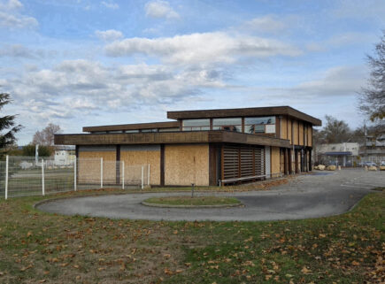 A VENDRE Bâtiment commerce / bureaux 1717 m2 sur terrain de 6000 m2