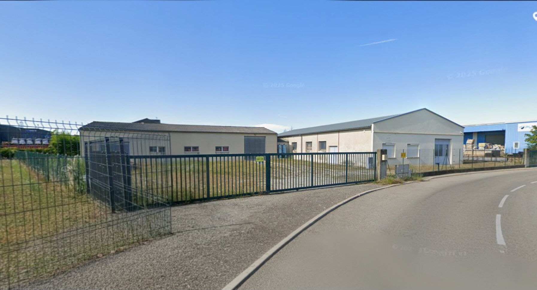 A LOUER Local d&rsquo;activité 750 m2 ZI DAUPHINE BOURG DE PEAGE
