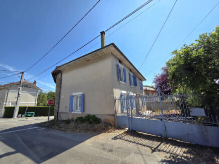 Beaucroissant, maison ancienne avec jardin